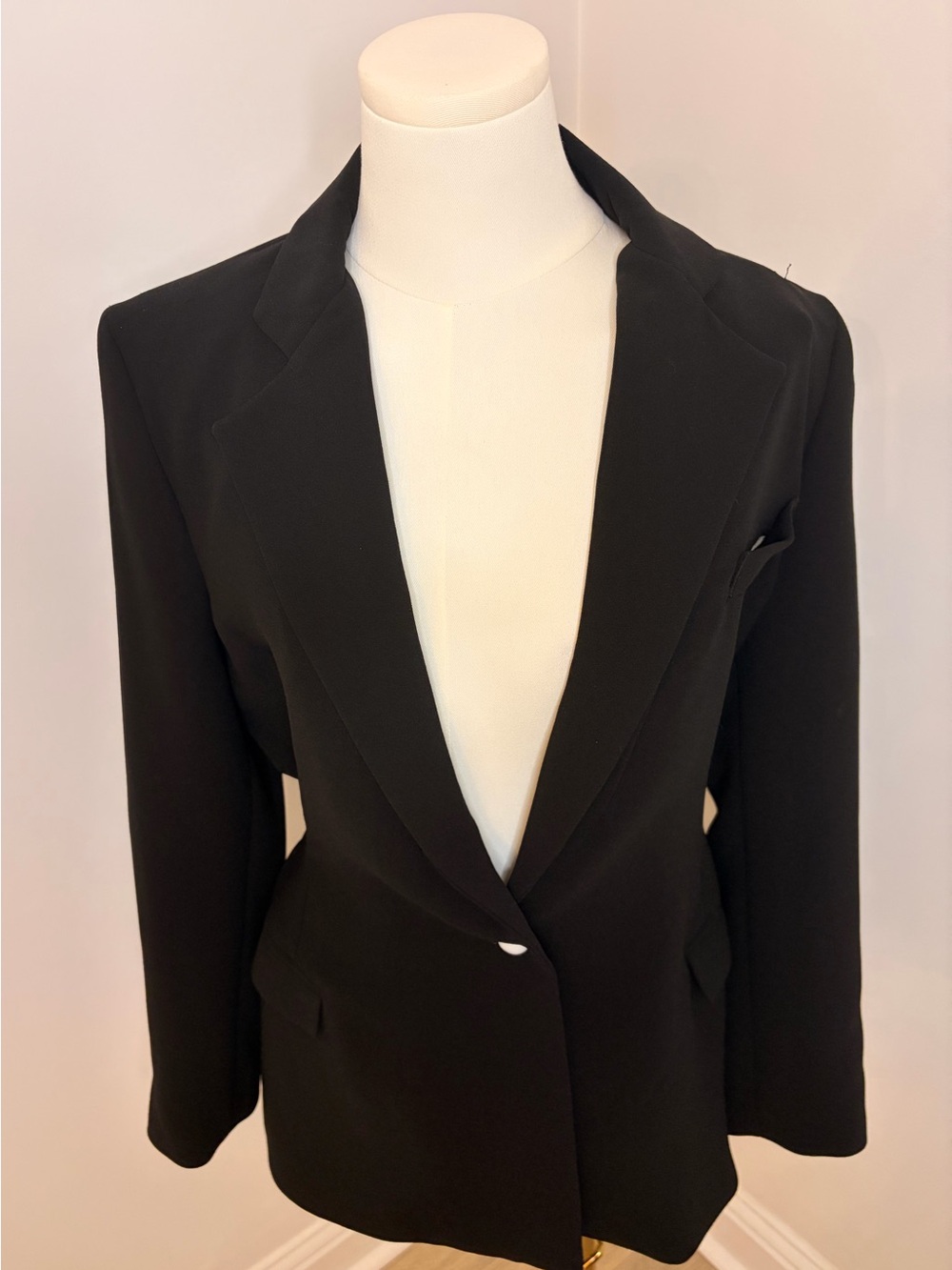NWT LOLA JACKET In Black With Ruched Back Size 6US - Picture 3 of 13